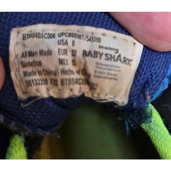 Baby Shark Pink Fong Light Up Toddler Shoes Size 6 - Picture 7 of 7